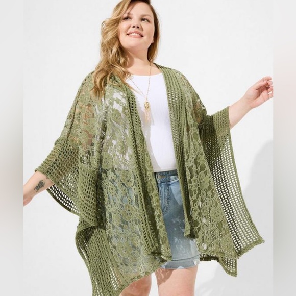 3x/4x Mixed Lace and Pointelle Poncho - Torrid - Picture 1 of 5
